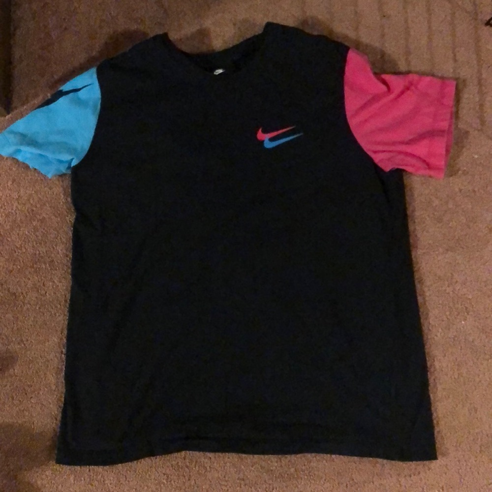 nike black pink and blue t shirt
